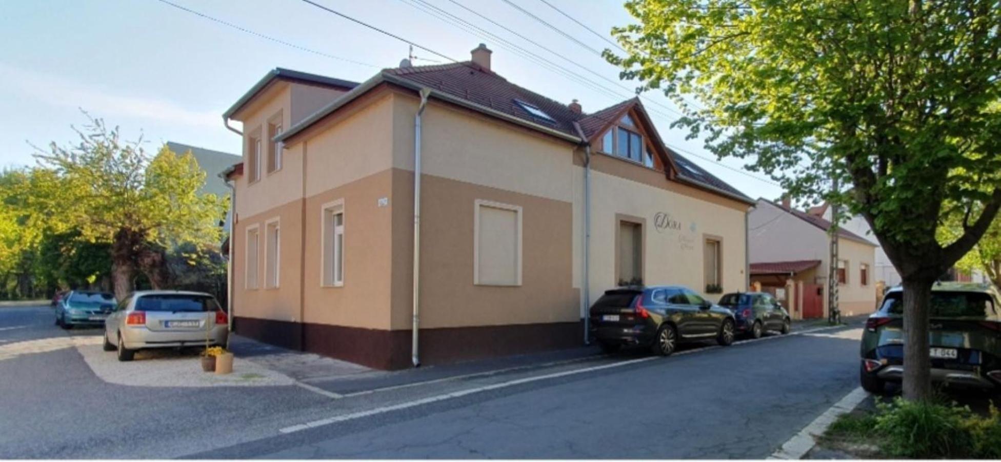 Dora Holiday House & Apartments Keszthely Exterior photo