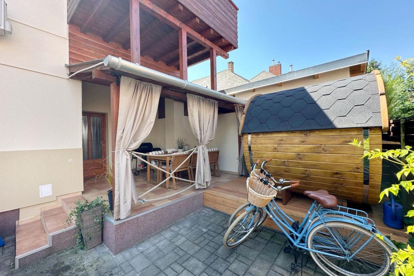 Dora Holiday House & Apartments Keszthely Exterior photo